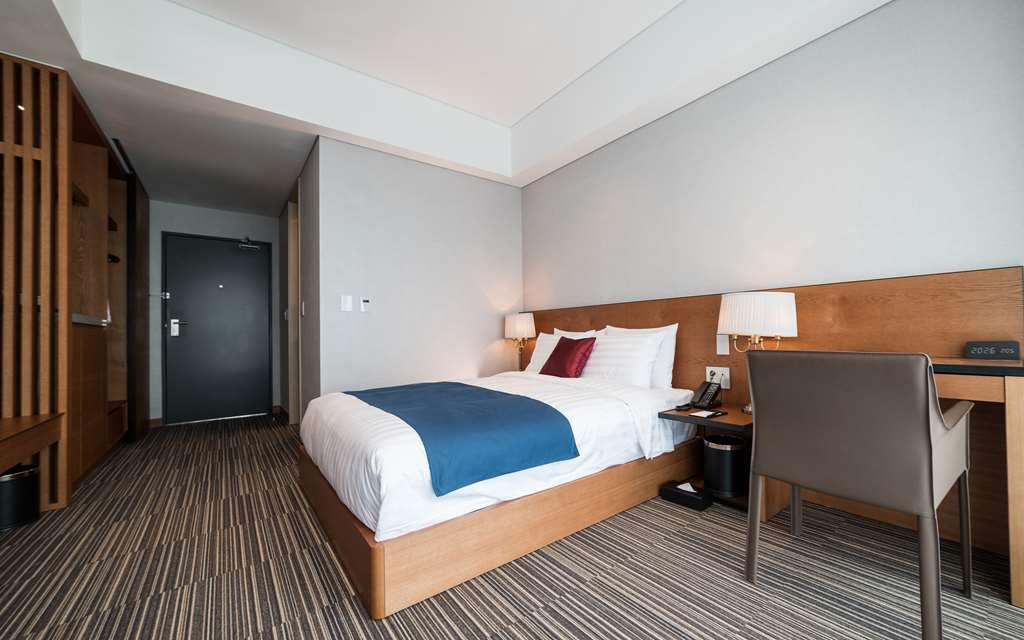 Golden Tulip Airport Hotel