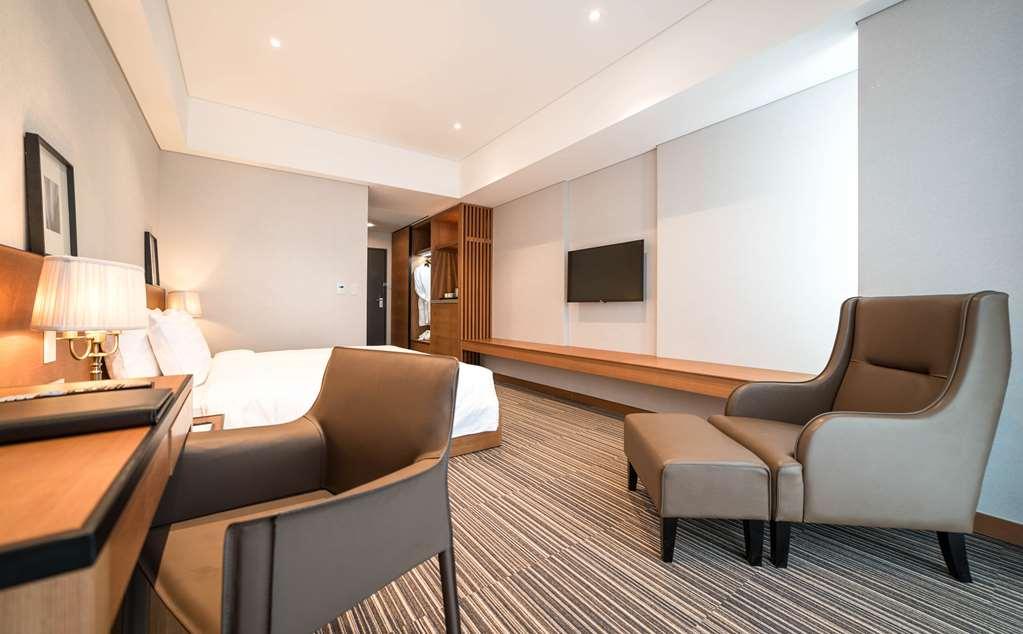 Golden Tulip Airport 4*