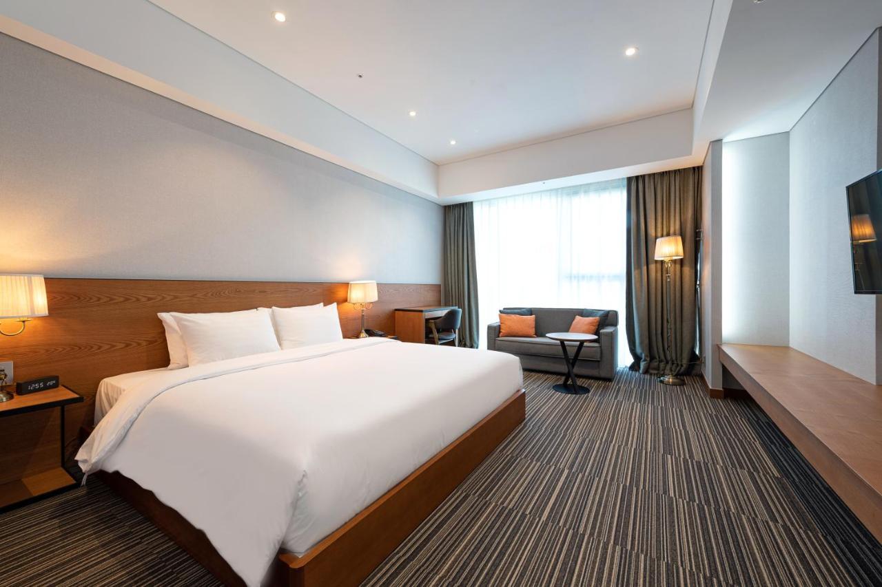 Hotel Golden Tulip Airport 4*