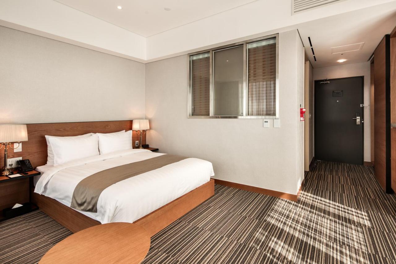 Golden Tulip Airport 4*