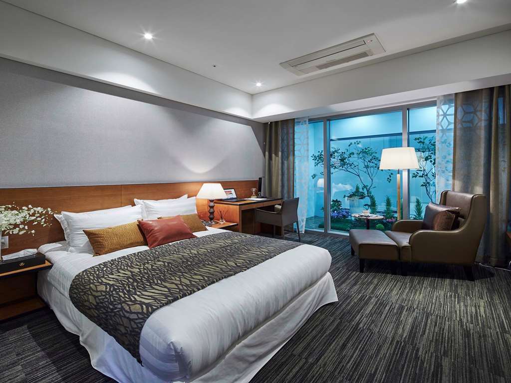 Golden Tulip Airport 4*